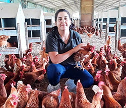 Juliana Pereira, engenheira agrônoma especialista em avicultura e Bem-Estar Animal